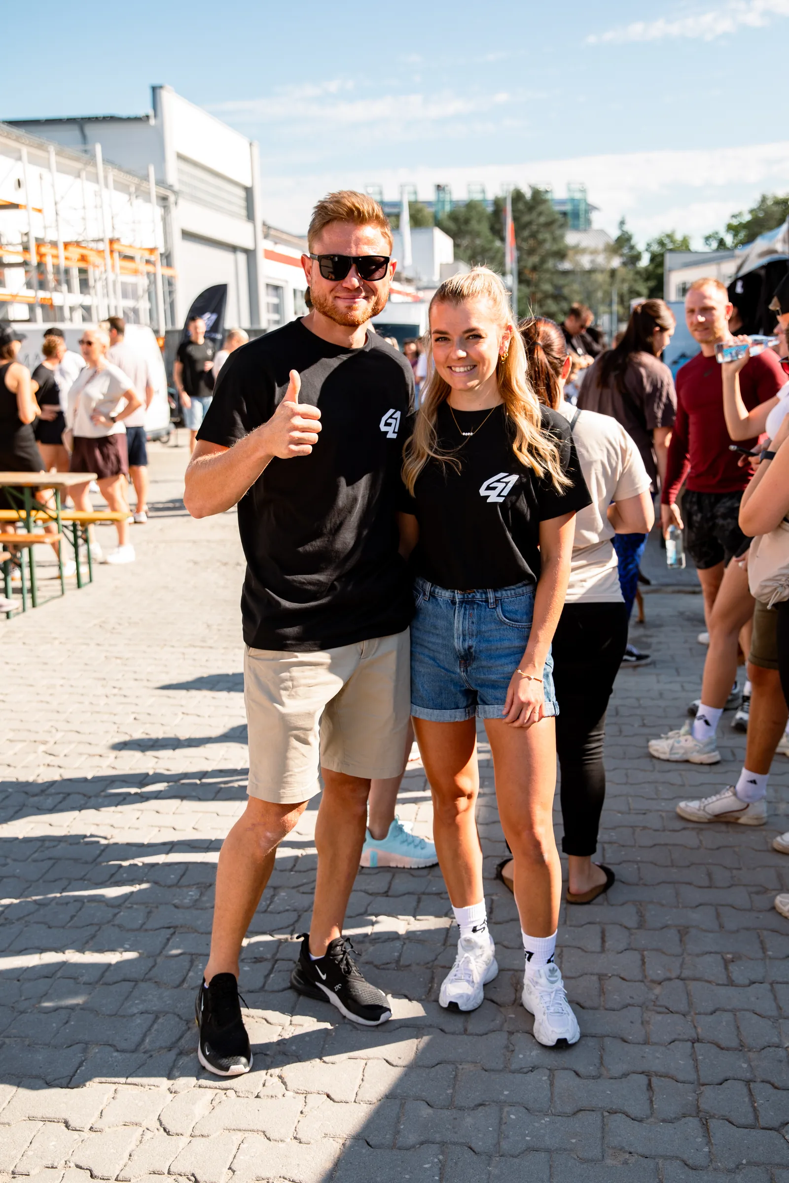 Besucher bei der Eröffnung des Athletikzentrums