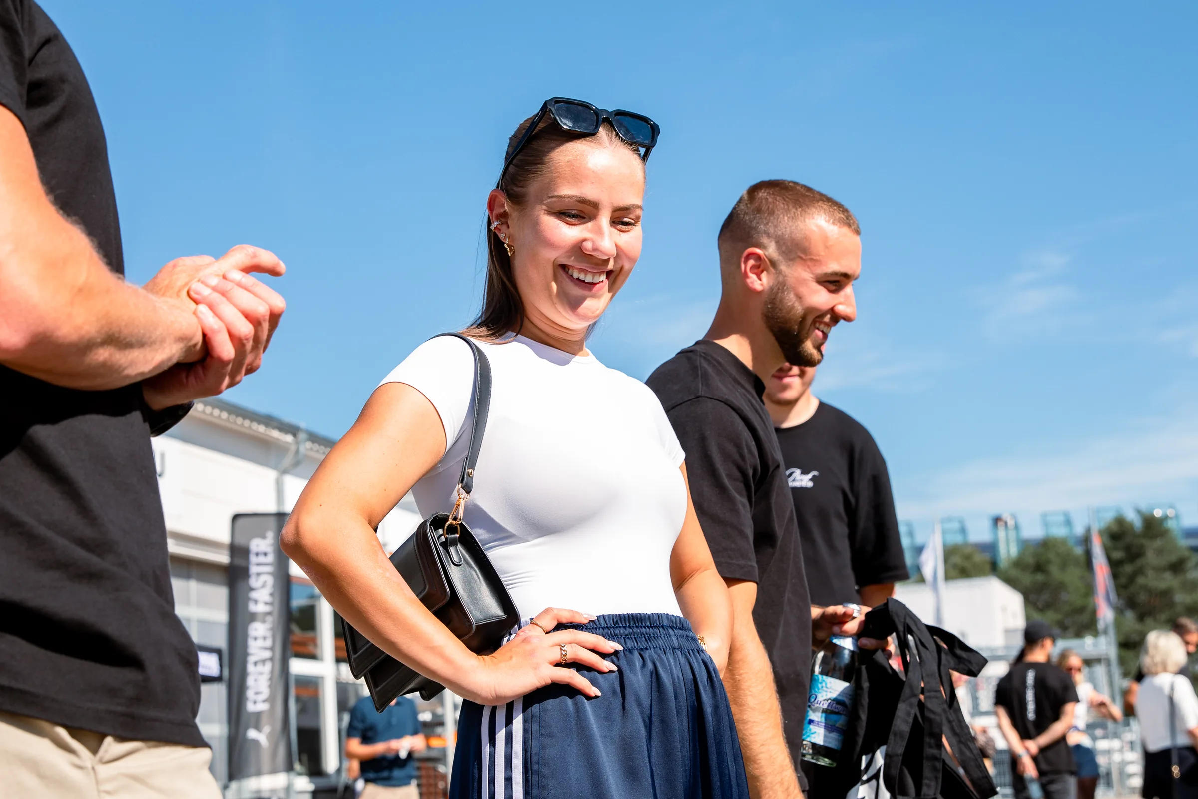 Teilnehmer bei der Eröffnung des Athletikzentrums