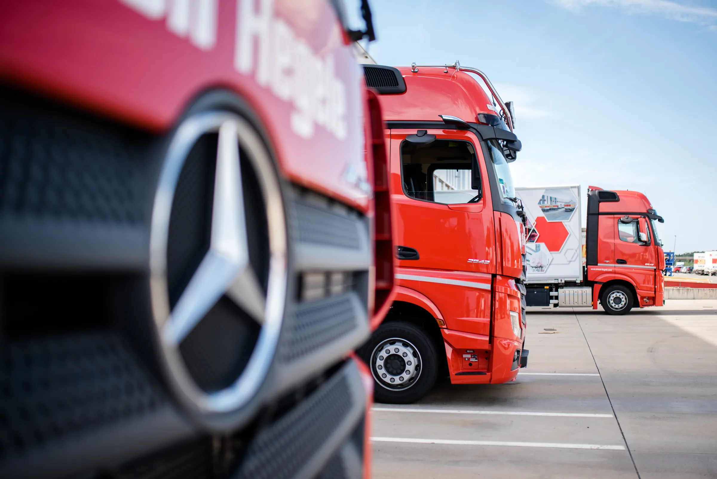 Mercedes-Lkw im Fuhrpark von Simon Hegele