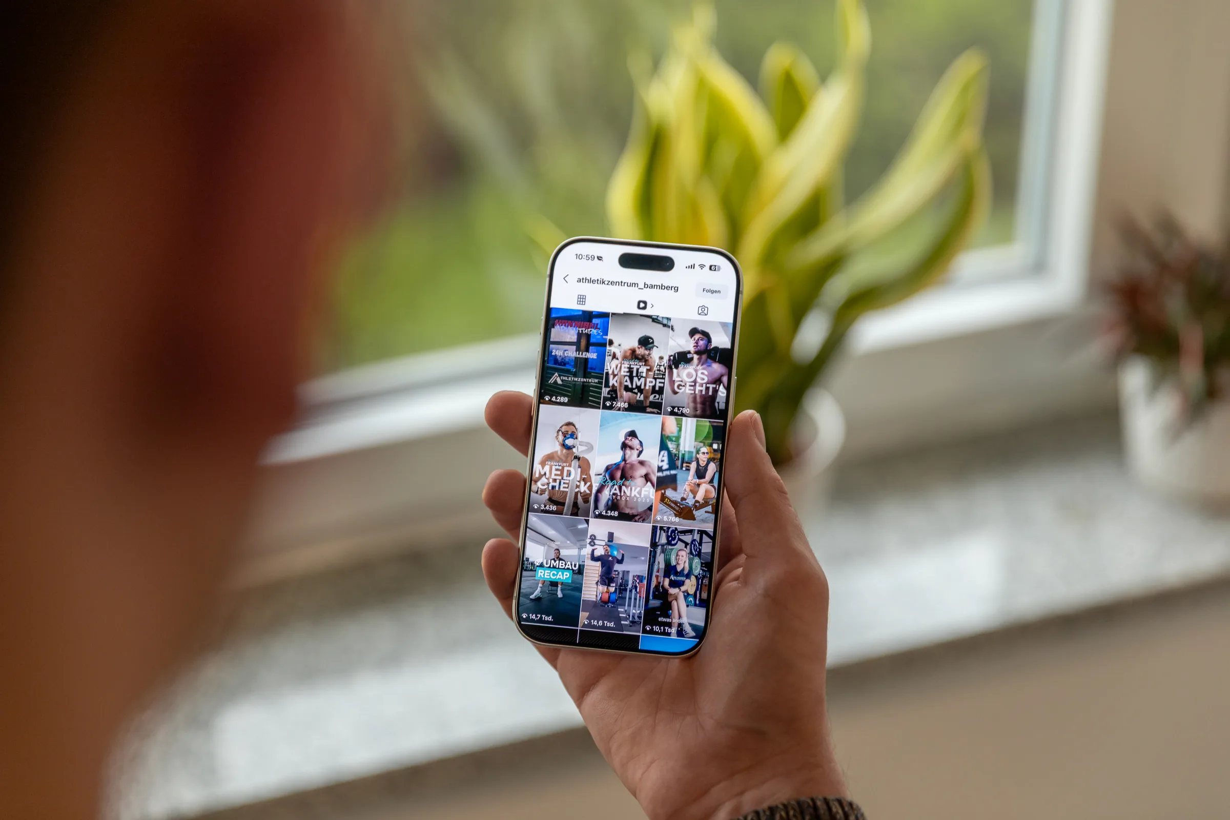 Social-Media-Inhalte auf einem Smartphone